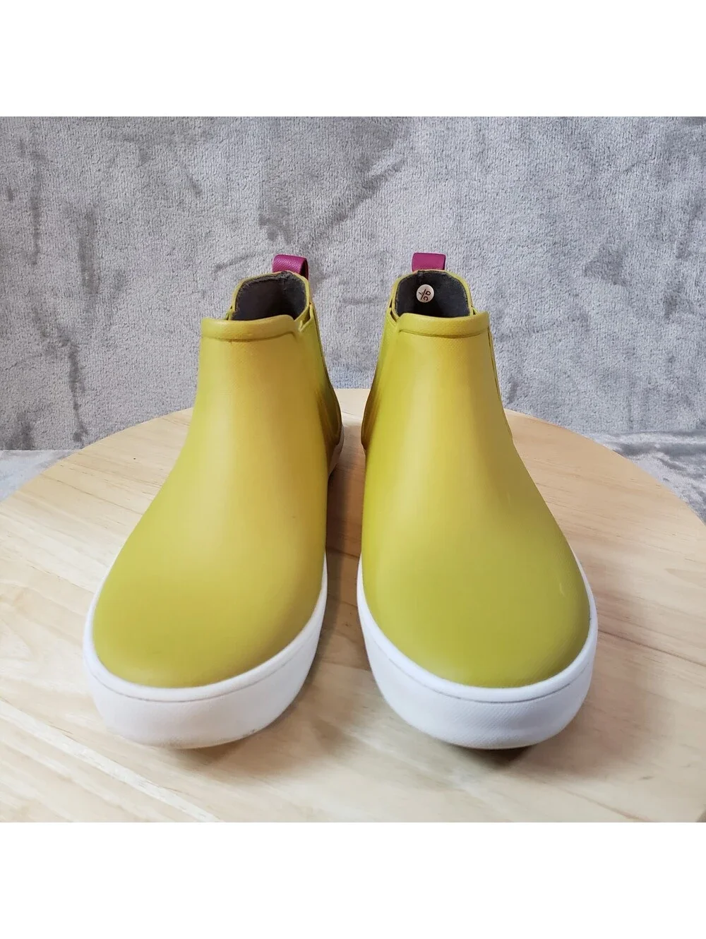 Bogs Chartreuse Chelsea Ankle Rain Boots Slip-On Round Toe Rubber Women’s Size 7